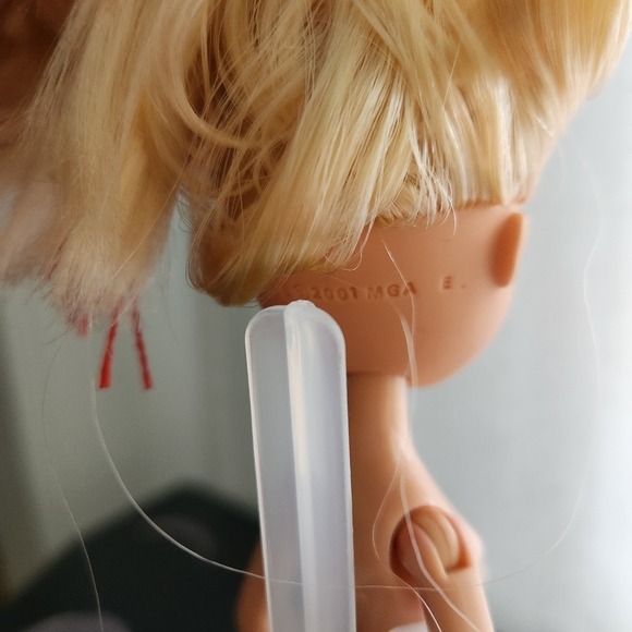 Tokyo a Go Go Cloe Bratz Doll - Picture 7 of 10